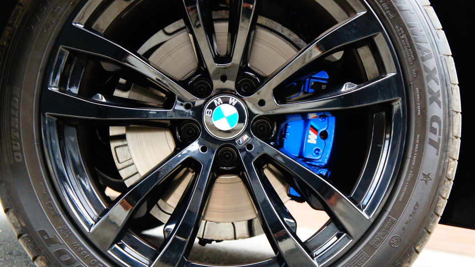 キャリパー塗装施工事例：BMW X5純正キャリパー塗装　カラー：#060 royal ocean blue IMG10_686_8KoGOO_sub4.jpg