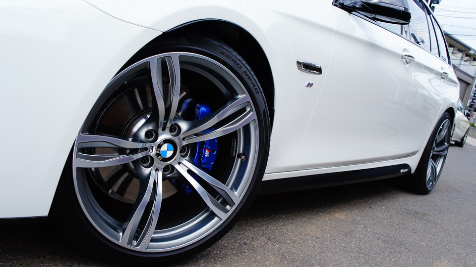 キャリパー塗装施工事例：BMW535iMスポーツ純正キャリパー塗装　カラー：#060 royal ocean blue IMG10_746_dDr097_sub5.jpg