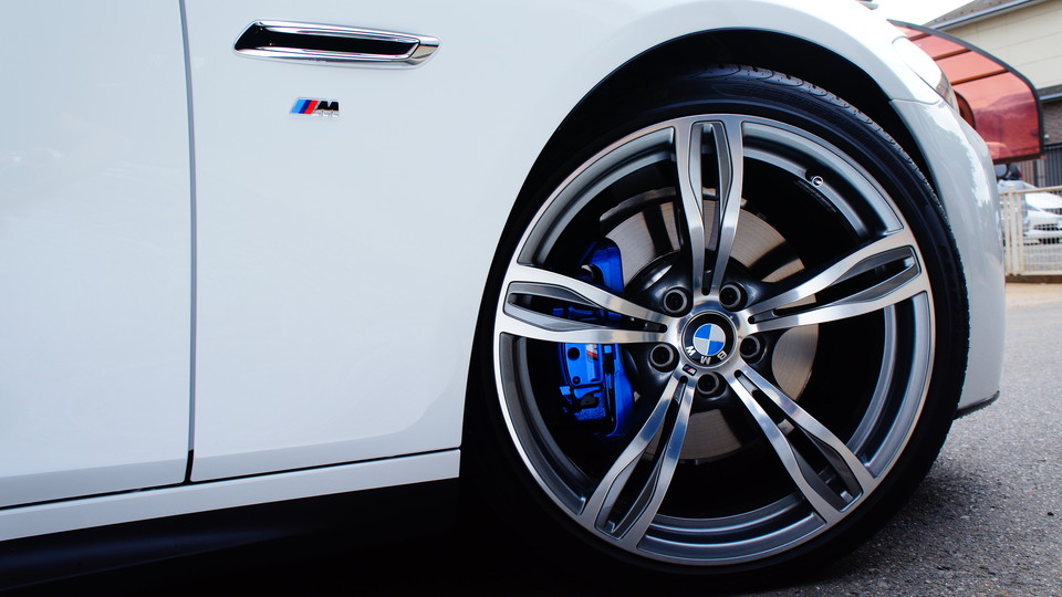 キャリパー塗装施工事例：BMW535iMスポーツ純正キャリパー塗装　カラー：#060 royal ocean blue IMG10_746_dDr097_sub6.jpg