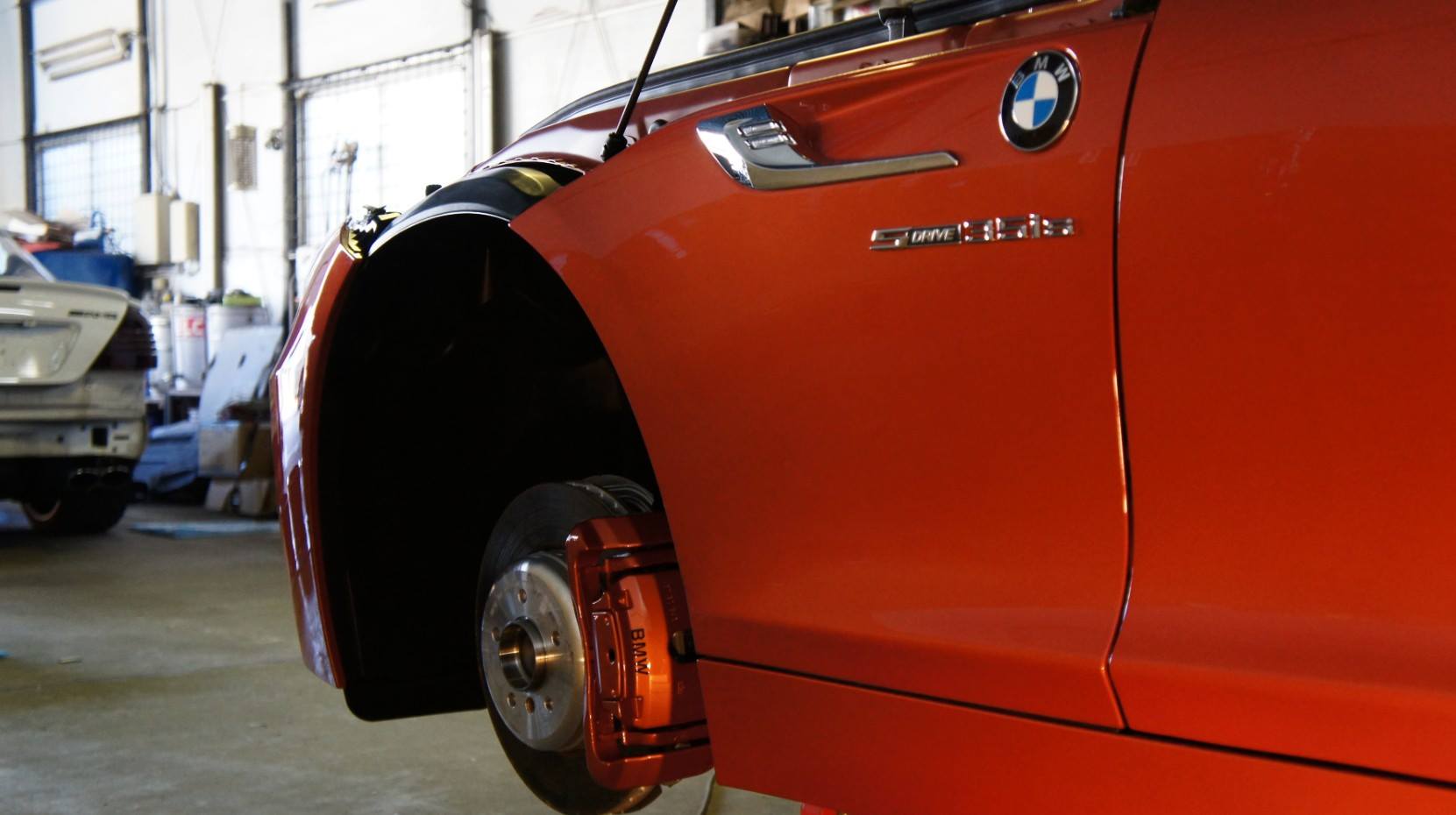 キャリパー塗装施工事例：BMW Z4 sDrive35iキャリパー塗装COLOR：ボディー同色系　※調色は別料金になります。 IMG10_882_6GjEP4_sub2.jpg