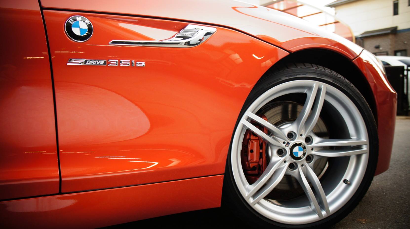 キャリパー塗装施工事例：BMW Z4 sDrive35iキャリパー塗装COLOR：ボディー同色系　※調色は別料金になります。 IMG10_882_6GjEP4_sub4.jpg