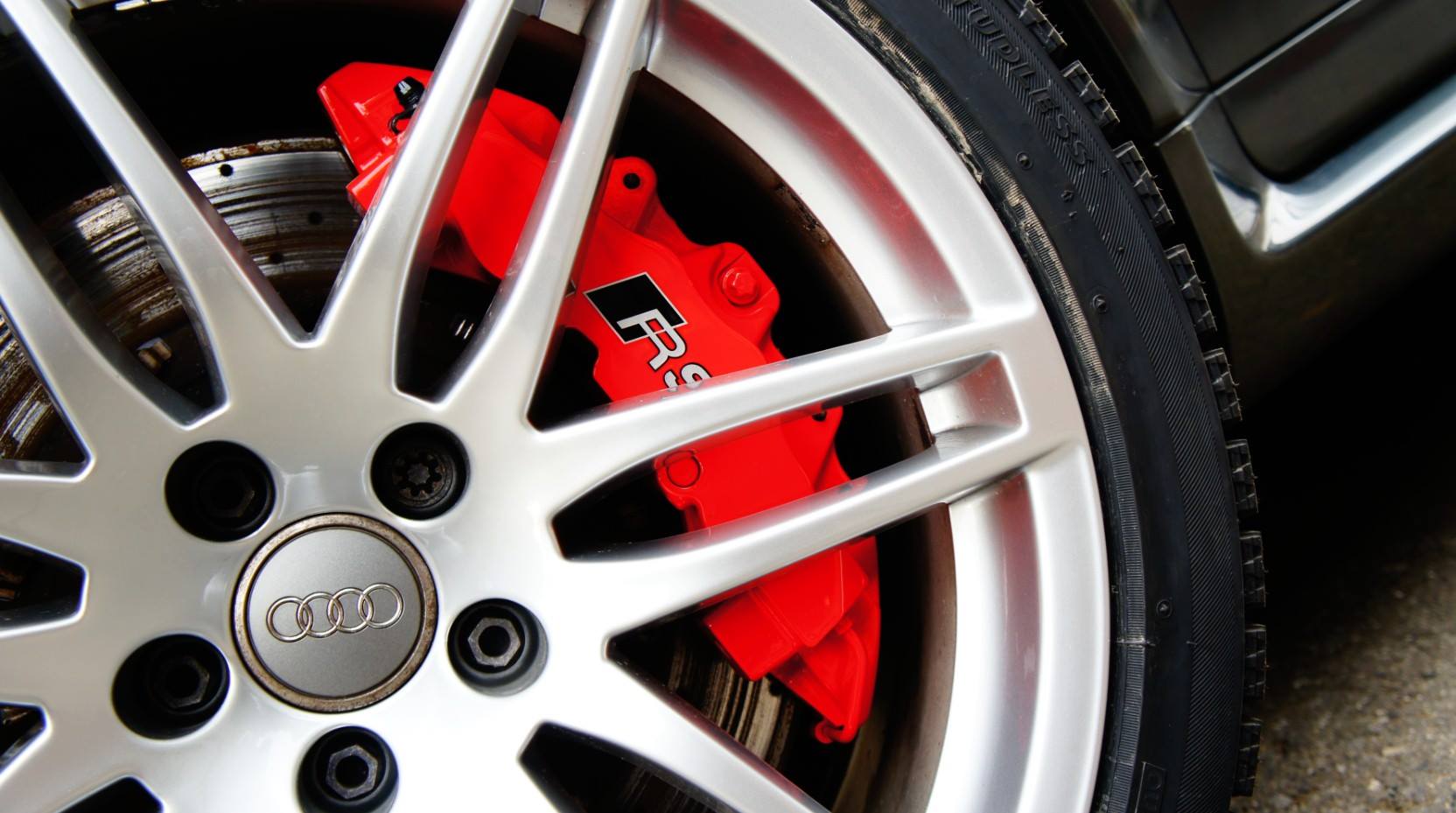 キャリパー塗装施工事例：Audi RS4キャリパー塗装ＣＯＬＯＲ：#001 Italian losso solid IMG8_880_WxkjCV_sub4.jpg