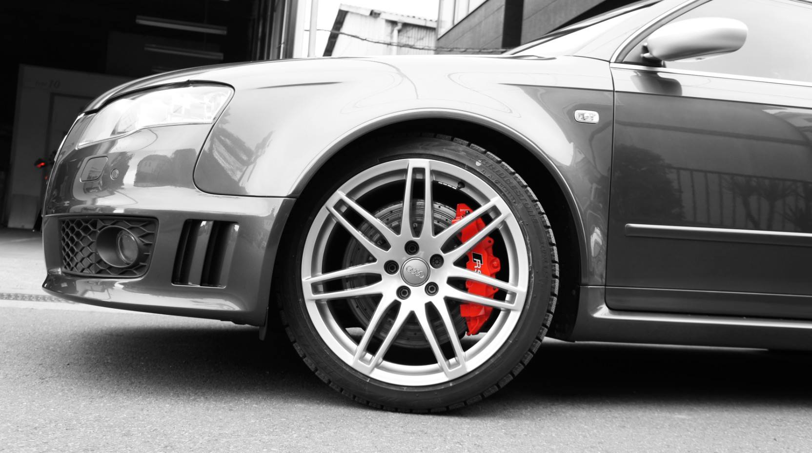キャリパー塗装施工事例：Audi RS4キャリパー塗装ＣＯＬＯＲ：#001 Italian losso solid IMG8_880_WxkjCV_sub5.jpg