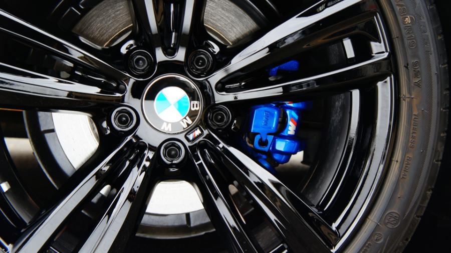 キャリパー塗装施工事例：BMW F36　キャリパー塗装　COLOR:#1115 Deep marine blue IMG10_1472_01BS3l_sub6.jpg