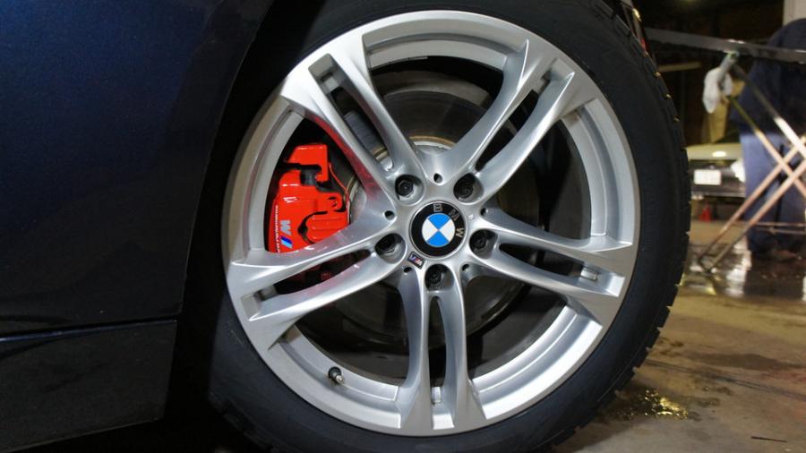 キャリパー塗装施工事例：BMW5シリーズ　キャリパー塗装　COLOR:#1112 Racing red IMG10_1676_mhxBUv_sub2.jpg