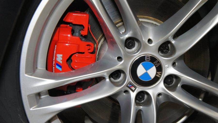 キャリパー塗装施工事例：BMW5シリーズ　キャリパー塗装　COLOR:#1112 Racing red IMG10_1676_mhxBUv_sub3.jpg