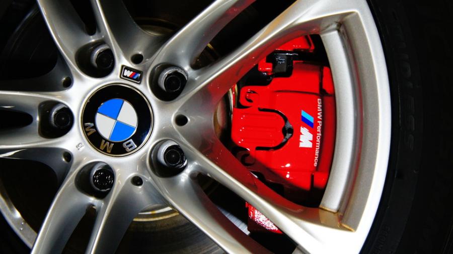 キャリパー塗装施工事例：BMW5シリーズ　キャリパー塗装　COLOR:#1112 Racing red IMG10_1676_mhxBUv_sub6.jpg
