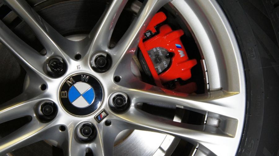 キャリパー塗装施工事例：BMW5シリーズ　キャリパー塗装　COLOR:#1112 Racing red IMG10_1676_mhxBUv_sub7.jpg