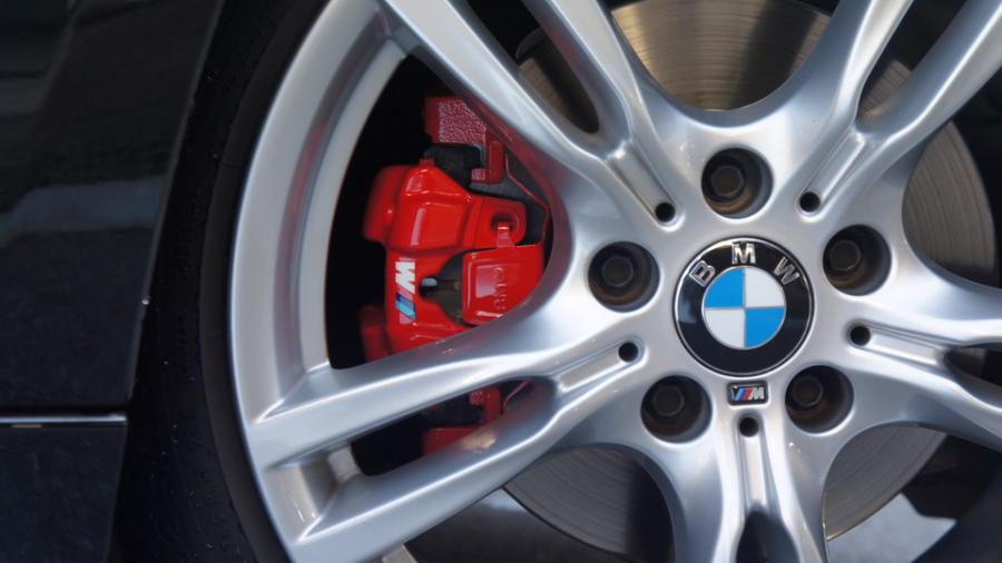 キャリパー塗装施工事例：BMW320i　キャリパー塗装　COLOR:#1112 Racing red IMG10_1816_aPGLlu_sub3.jpg