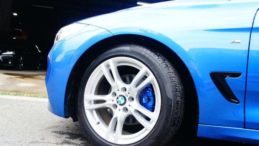 キャリパー塗装施工事例：BMW320i　キャリパー塗装　COLOR:#061 royal sky blue IMG10_1870_0NEKXU_sub4.jpg