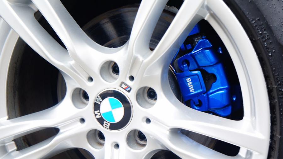 キャリパー塗装施工事例：BMW320i　キャリパー塗装　COLOR:#061 royal sky blue IMG10_1870_0NEKXU_sub5.jpg