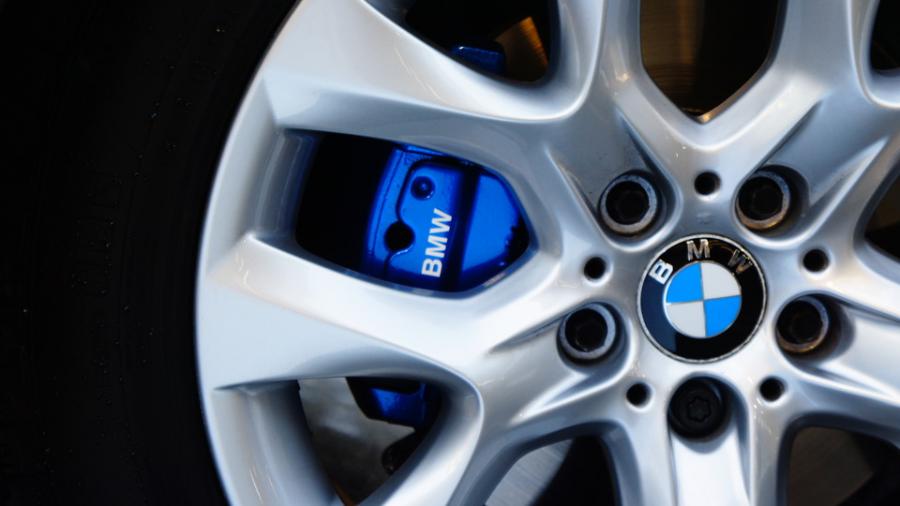 キャリパー塗装施工事例：BMW X5　キャリパー塗装COLOR:#1115 Deep marine blue IMG10_1899_5RVZjS_sub5.jpg