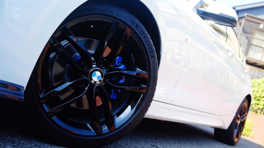 キャリパー塗装施工事例：BMW118　キャリパー・ローター塗装COLOR:#061 royal sky blue IMG10_2194_vFc4dc_sub4.jpg