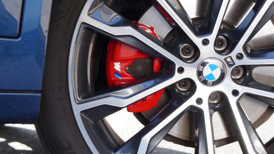 キャリパー塗装施工事例：BMW X3xDrive20d　キャリパー塗装COLOR:#001 Italian losso solid IMG10_2232_Xm789A_sub5.jpg