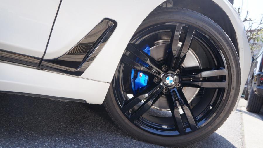 キャリパー塗装施工事例：BMW740　キャリパー塗装COLOR:#1115 Deep marine blue IMG10_2297_cVqwyl_sub4.jpg