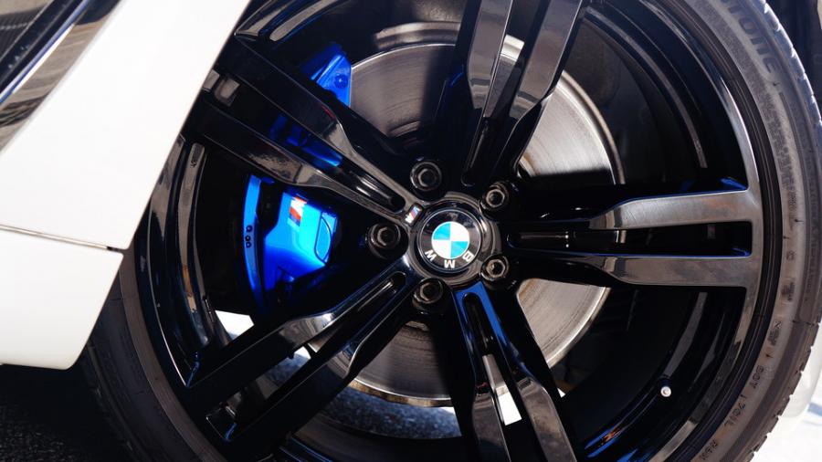 キャリパー塗装施工事例：BMW740　キャリパー塗装COLOR:#1115 Deep marine blue IMG10_2297_cVqwyl_sub5.jpg