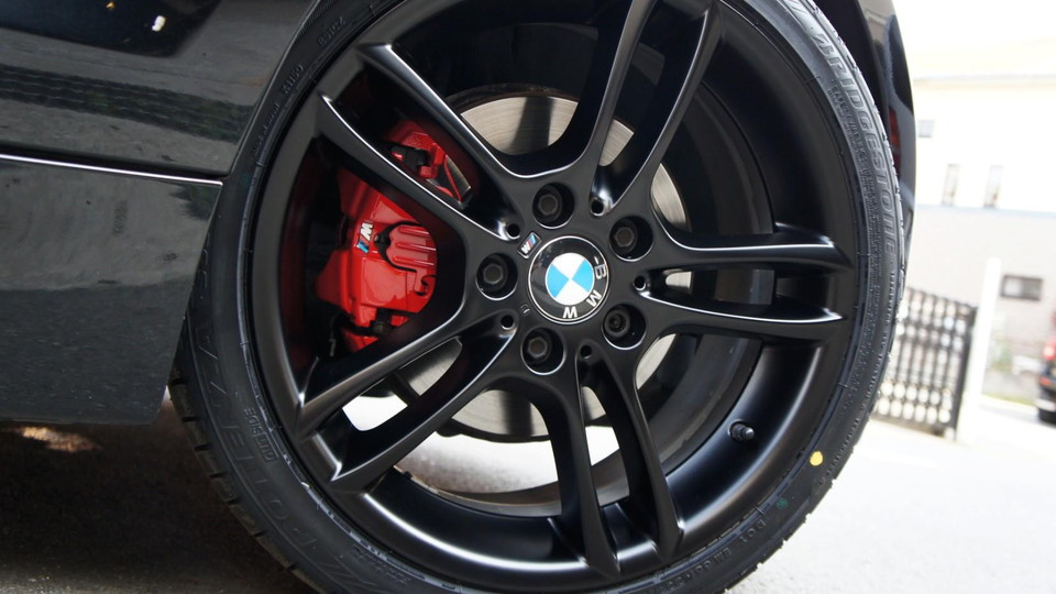 キャリパー塗装施工事例：BMW E88 1シリーズキャリパー塗装★COLOR:Italian losso solid #001 IMG10_790_rMMcJm_sub2.jpg