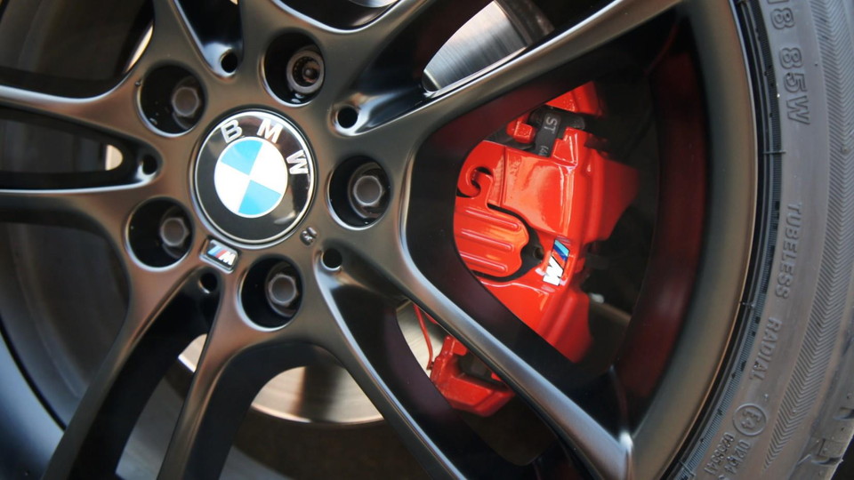 キャリパー塗装施工事例：BMW E88 1シリーズキャリパー塗装★COLOR:Italian losso solid #001 IMG10_790_rMMcJm_sub3.jpg
