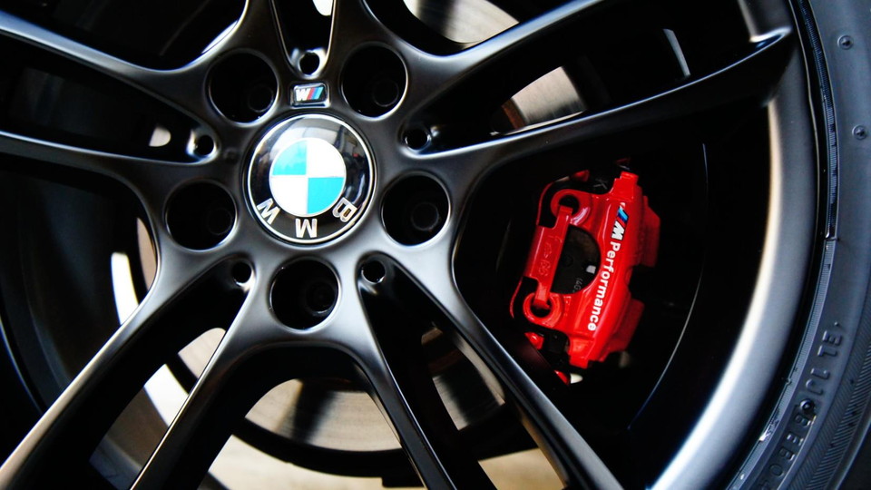 キャリパー塗装施工事例：BMW E88 1シリーズキャリパー塗装★COLOR:Italian losso solid #001 IMG10_790_rMMcJm_sub4.jpg