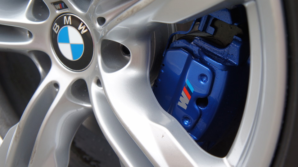 キャリパー塗装施工事例：BMW X5純正キャリパー塗装　COLOR:オリジナルブルー、D-DASHダストダウンブレーキパット前後装着 IMG10_963_cPgjZ5_sub6.jpg
