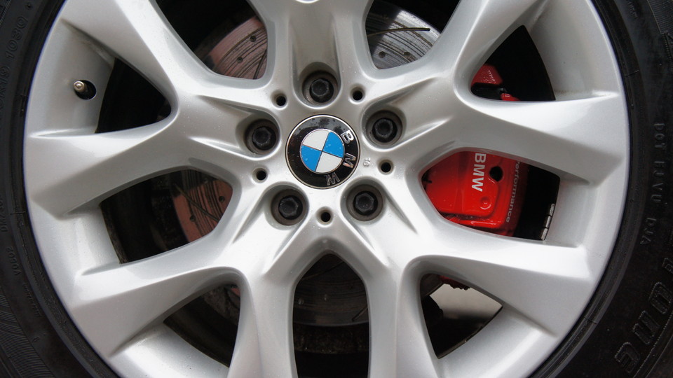 キャリパー塗装施工事例：BMW　X5純正キャリパー塗装　COLOR:#1112racing red　ローター加工Type:C8SDP IMG10_967_EWtRks_sub4.jpg