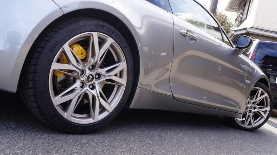 キャリパー塗装施工事例：アルピーヌA110　キャリパー塗装COLOR:#002 giallo modena IMG142_2264_ZDRGmV_sub7.jpg