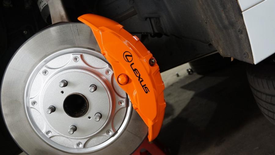 キャリパー塗装施工事例：レクサスLSFスポーツ　キャリパー塗装COLOR:#1110 Valencia premium orange　ローター塗装COLOR:#006 Diamonddust silver IMG20_2311_IO5lop_sub1.jpg