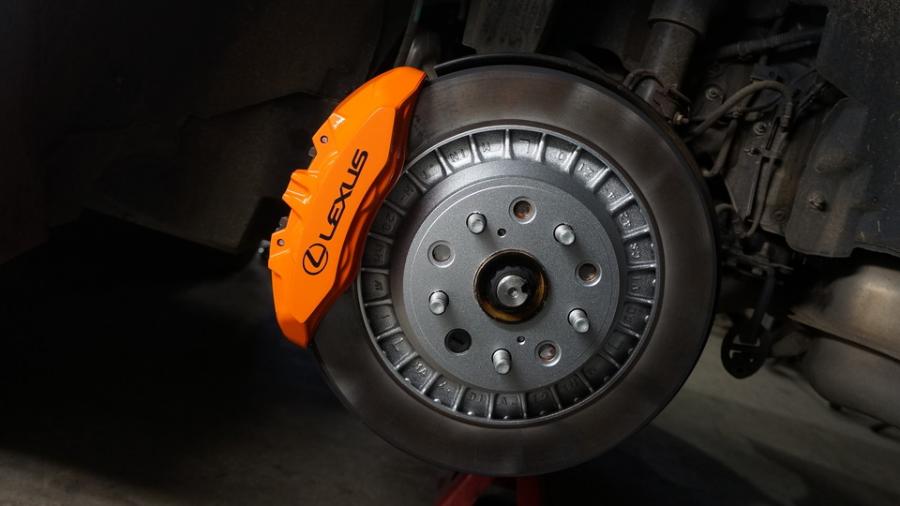 キャリパー塗装施工事例：レクサスLSFスポーツ　キャリパー塗装COLOR:#1110 Valencia premium orange　ローター塗装COLOR:#006 Diamonddust silver IMG20_2311_IO5lop_sub2.jpg