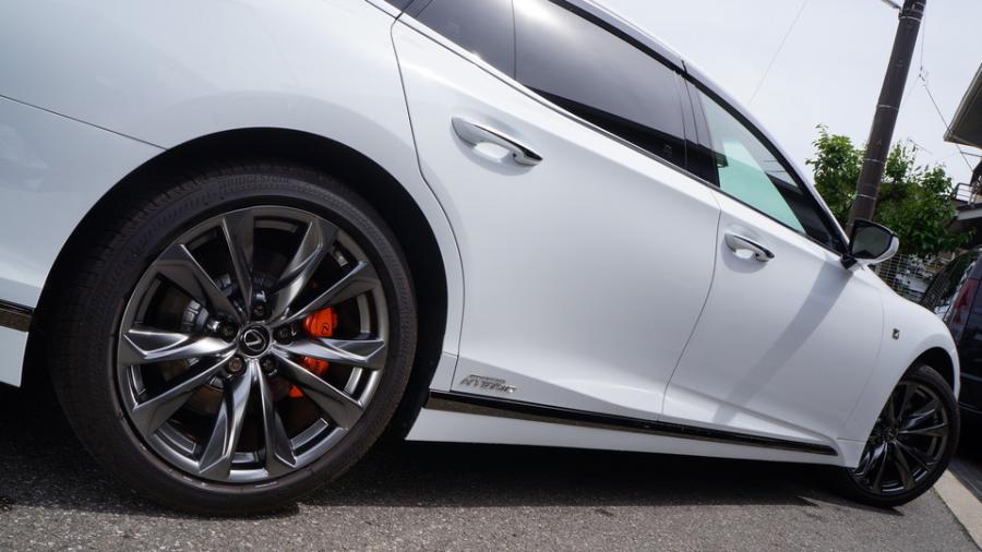 キャリパー塗装施工事例：レクサスLSFスポーツ　キャリパー塗装COLOR:#1110 Valencia premium orange　ローター塗装COLOR:#006 Diamonddust silver IMG20_2311_IO5lop_sub6.jpg