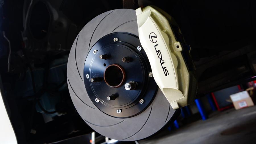 キャリパー塗装施工事例：レクサスRC　キャリパー塗装COLOR:#008 Flash champagne gold IMG20_2318_CAuiVJ_sub1.jpg