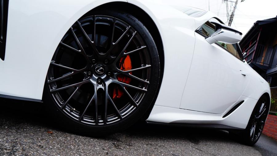 キャリパー塗装施工事例：レクサスLC　キャリパー塗装COLOR:#030 Royal art pearl orange gold　ローター塗装COLOR:#005 Deep coal black IMG20_2352_z3CMkS_sub3.jpg