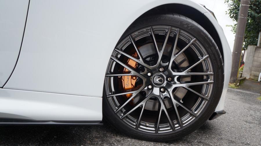 キャリパー塗装施工事例：レクサスLC　キャリパー塗装COLOR:#030 Royal art pearl orange gold　ローター塗装COLOR:#005 Deep coal black IMG20_2352_z3CMkS_sub5.jpg