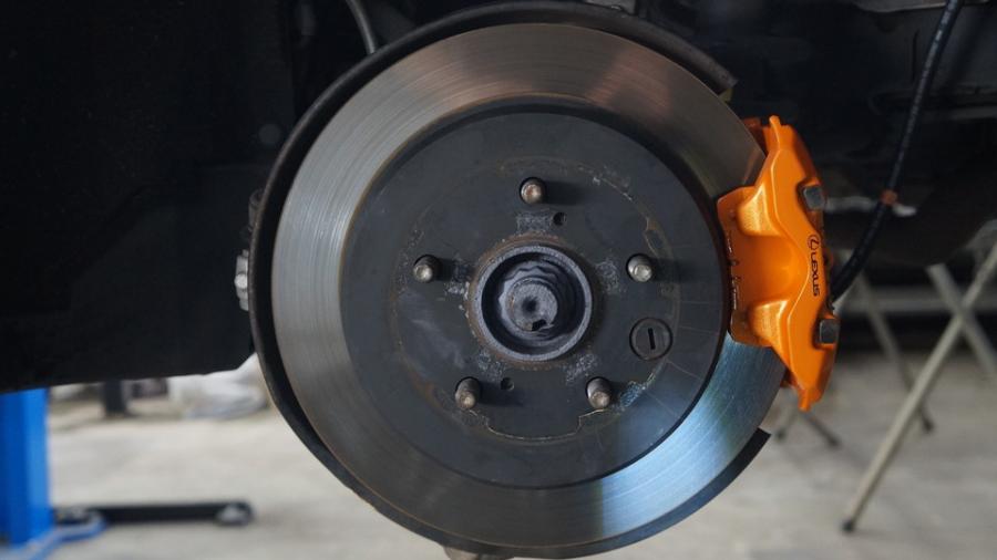 キャリパー塗装施工事例：レクサスIS250　キャリパー塗装COLOR:#098 honey of pearl orange IMG20_2371_Sw78Uu_sub2.jpg