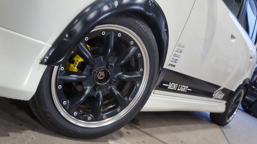 キャリパー塗装施工事例：MINIキャリパー塗装　COLOR:#020 hawaiian passion yellow IMG24_2289_v0cv3m_sub2.jpg