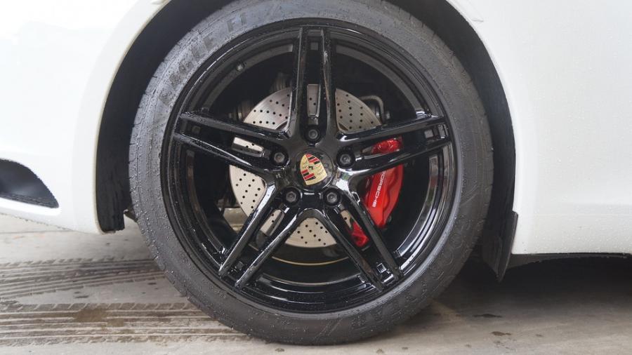 キャリパー塗装施工事例：ポルシェ911　キャリパー塗装COLOR:#001 Italian losso solid IMG28_2372_IDGEYR_sub6.jpg