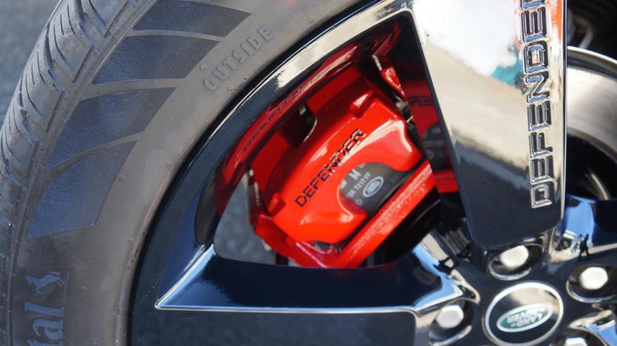 キャリパー塗装施工事例：ディフェンダー　キャリパー塗装＆ローター塗装COLOR:#001 Italian losso solid、#005 Deep coal black IMG29_2280_OyV8Dj_sub6.jpg