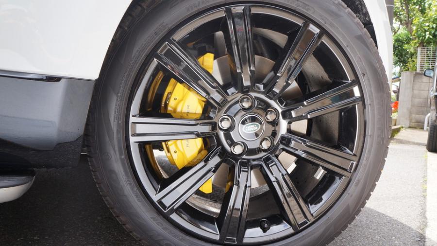 キャリパー塗装施工事例：レンジローバースポーツ　キャリパー塗装COLOR:#002 giallo modena IMG29_2313_2grycU_sub4.jpg