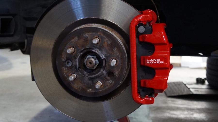 キャリパー塗装施工事例：ランドローバーディスカバリー　キャリパー塗装COLOR:#001 Italian losso solid IMG29_2314_wictJa_sub1.jpg