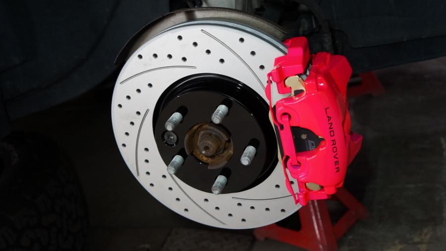 キャリパー塗装施工事例：イヴォーク　キャリパー塗装COLOR:#083 Fluorescence pink IMG29_2361_ymPUyw_sub1.jpg