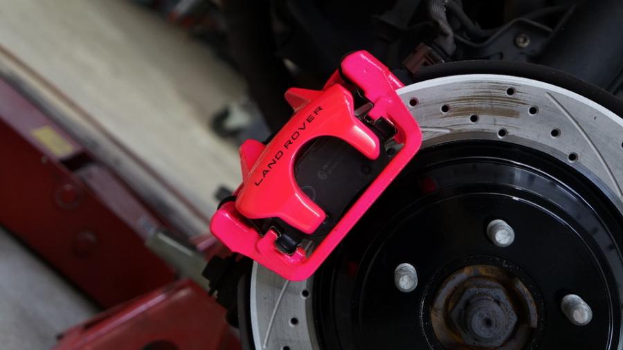 キャリパー塗装施工事例：イヴォーク　キャリパー塗装COLOR:#083 Fluorescence pink IMG29_2361_ymPUyw_sub2.jpg