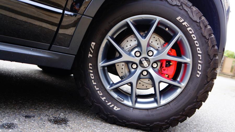 キャリパー塗装施工事例：イヴォーク　キャリパー塗装COLOR:#083 Fluorescence pink IMG29_2361_ymPUyw_sub6.jpg