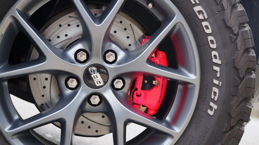 キャリパー塗装施工事例：イヴォーク　キャリパー塗装COLOR:#083 Fluorescence pink IMG29_2361_ymPUyw_sub7.jpg