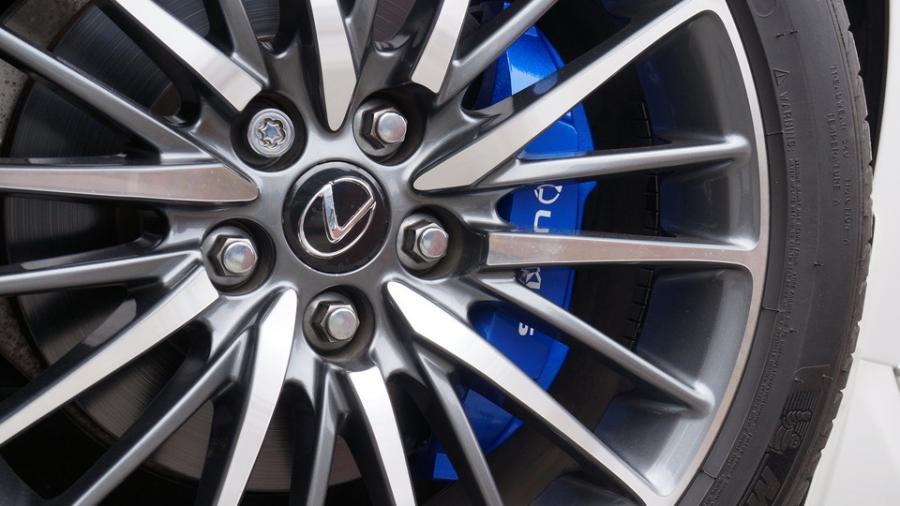 キャリパー塗装施工事例：レクサスLS450　キャリパー塗装COLOR:#1115 Deep marine blue IMG35_2351_c2j86L_sub4.jpg