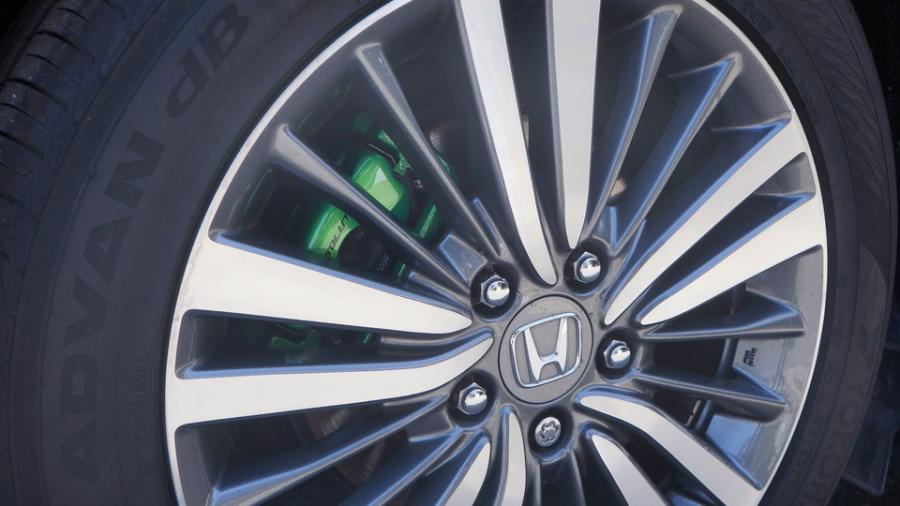 キャリパー塗装施工事例：オデッセイ　キャリパー塗装COLOR:#072 royal vintage green pearl IMG66_2374_ROxO5U_sub6.jpg