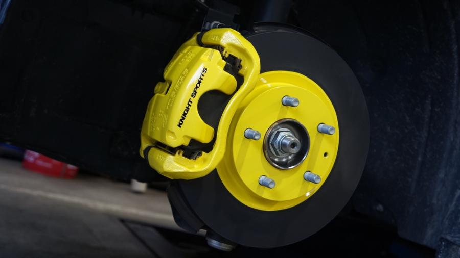 キャリパー塗装施工事例：マツダ3　キャリパー塗装＆ローター塗装COLOR:#020 hawaiian passion yellow IMG67_2283_FDjvmh_sub1.jpg