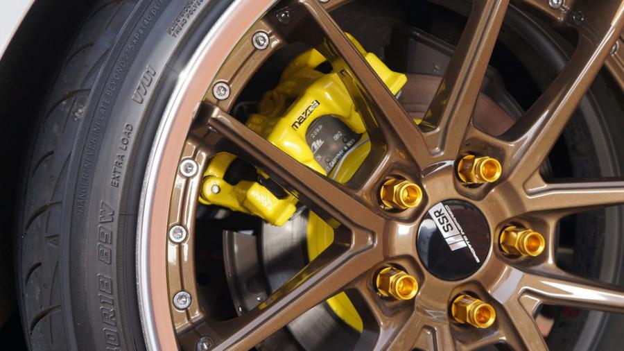 キャリパー塗装施工事例：マツダ3　キャリパー塗装＆ローター塗装COLOR:#020 hawaiian passion yellow IMG67_2283_FDjvmh_sub4.jpg