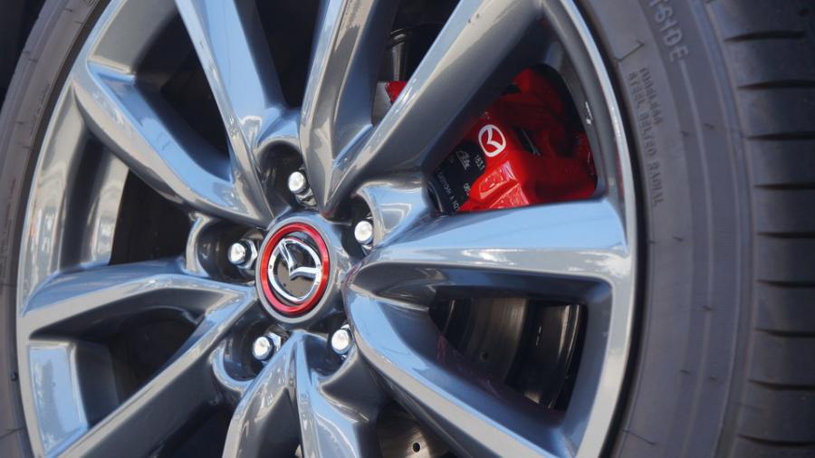 キャリパー塗装施工事例：マツダ3　キャリパー塗装＆ローター塗装COLOR:#1116 Acid green、#1116 Acid greenローター加工Type:DS4 IMG67_2287_N3UUFf_sub6.jpg