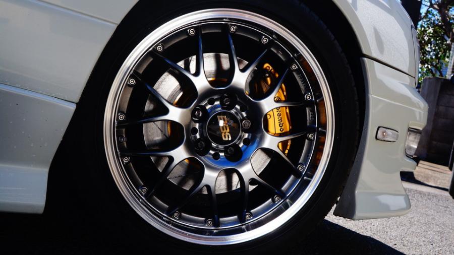 キャリパー塗装施工事例：ニッサングロリア　キャリパー塗装＆ローター塗装COLOR:#003 Tokyo midnight gold IMG69_2276_qLmab6_sub5.jpg