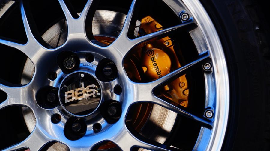 キャリパー塗装施工事例：ニッサングロリア　キャリパー塗装＆ローター塗装COLOR:#003 Tokyo midnight gold IMG69_2276_qLmab6_sub6.jpg