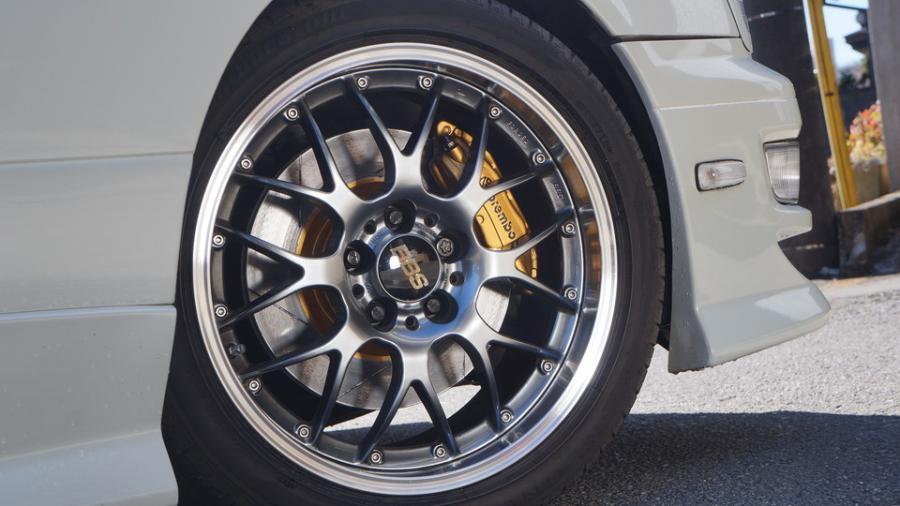 キャリパー塗装施工事例：ニッサングロリア　キャリパー塗装＆ローター塗装COLOR:#003 Tokyo midnight gold IMG69_2276_qLmab6_sub7.jpg